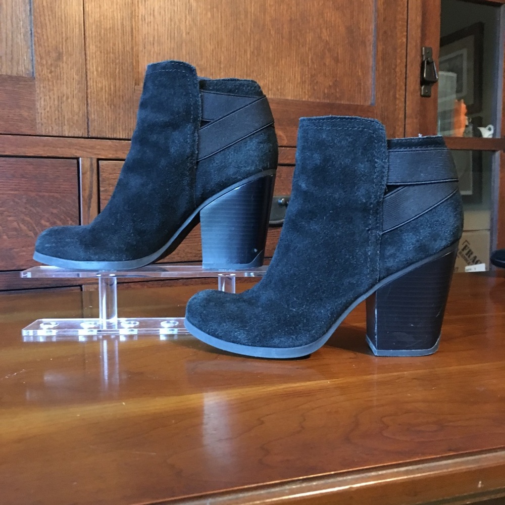 Reaction by Kenneth Cole black suede boots